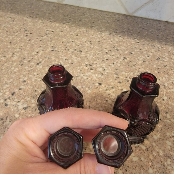 Avon's 1876 Cape Cod ruby red glass salt & pepper shakers - Picture 6 of 8